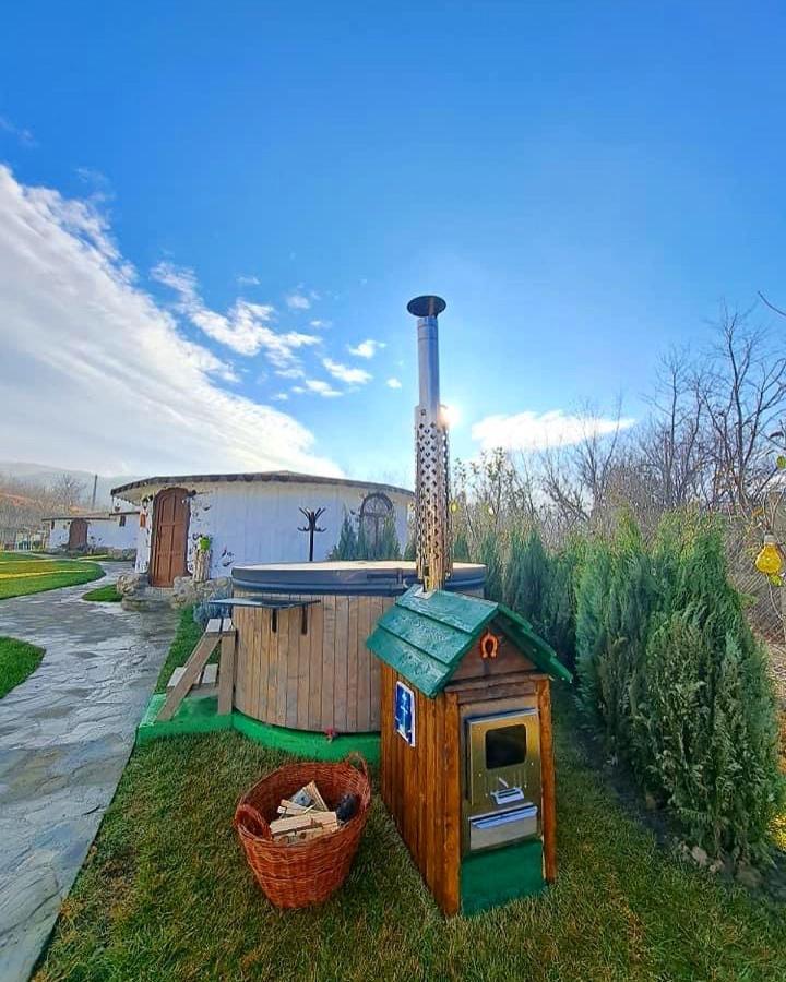 Satul Cu Flori Hotel Buzău Exterior foto