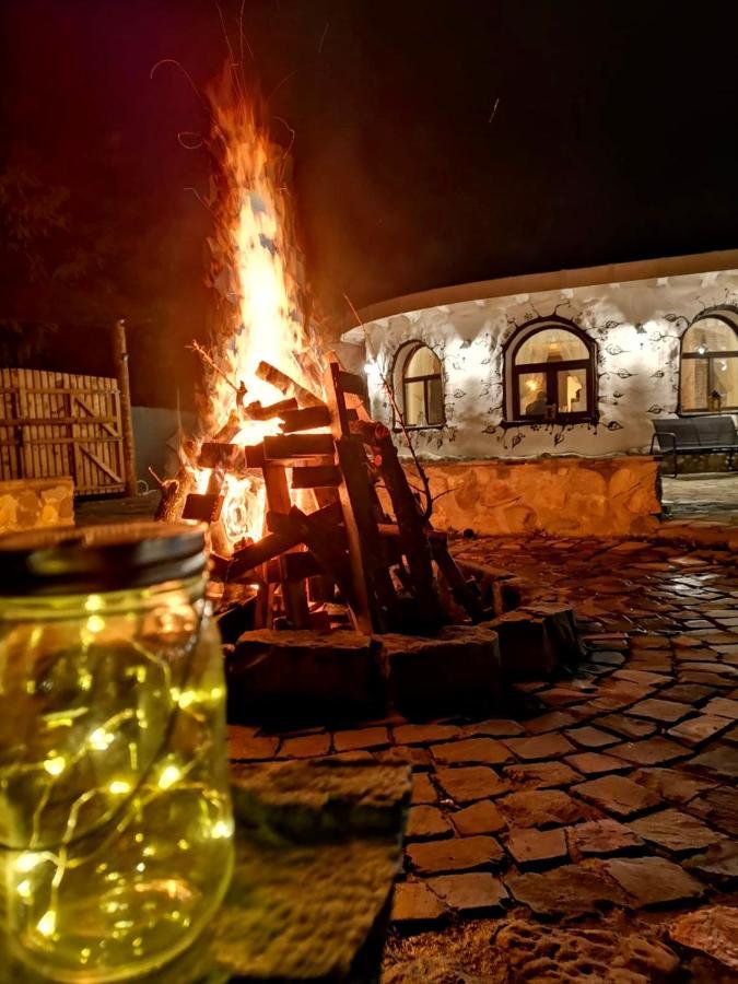 Satul Cu Flori Hotel Buzău Exterior foto